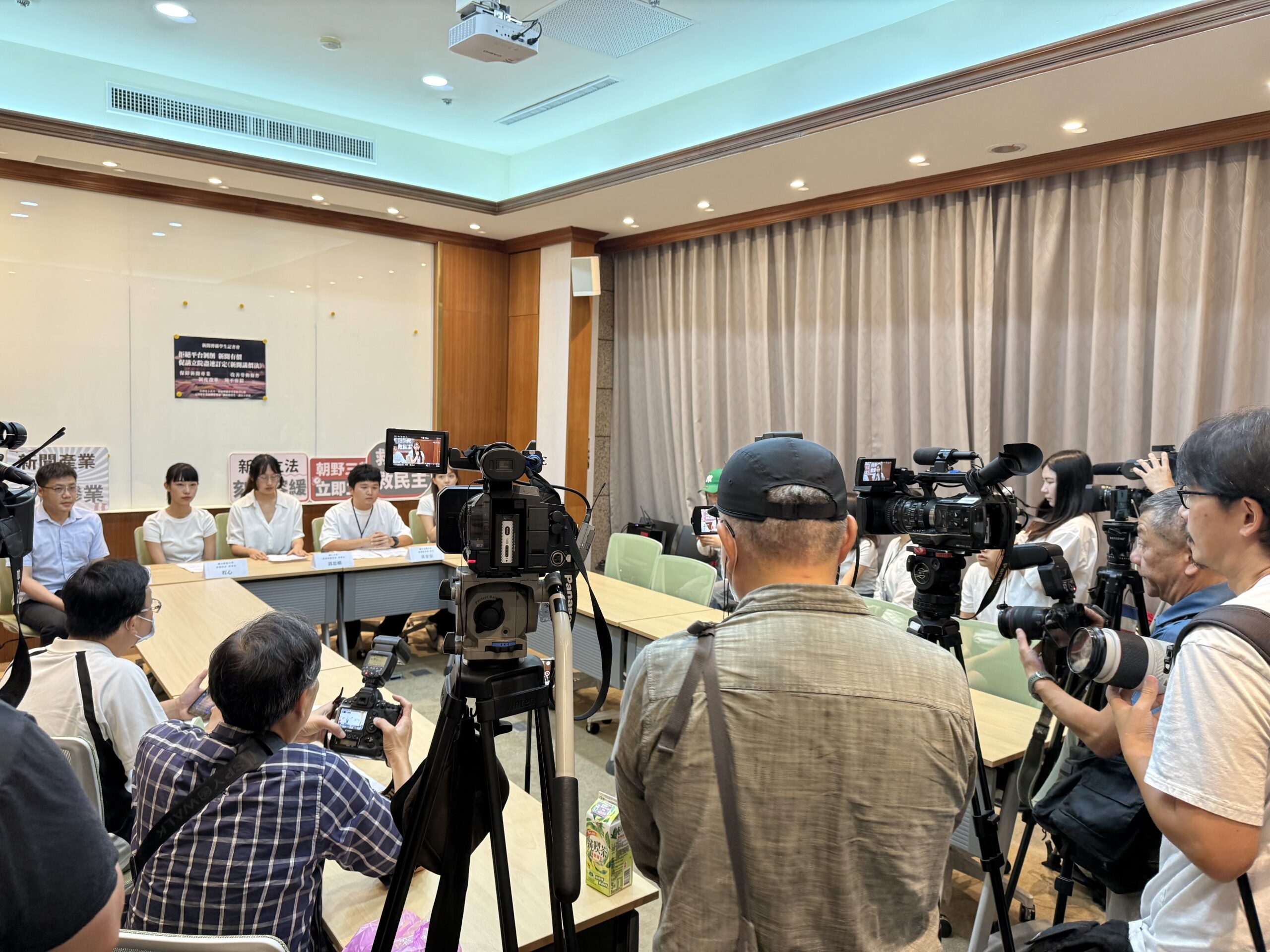 【專題】新聞傳播學生想當怎樣的記者？